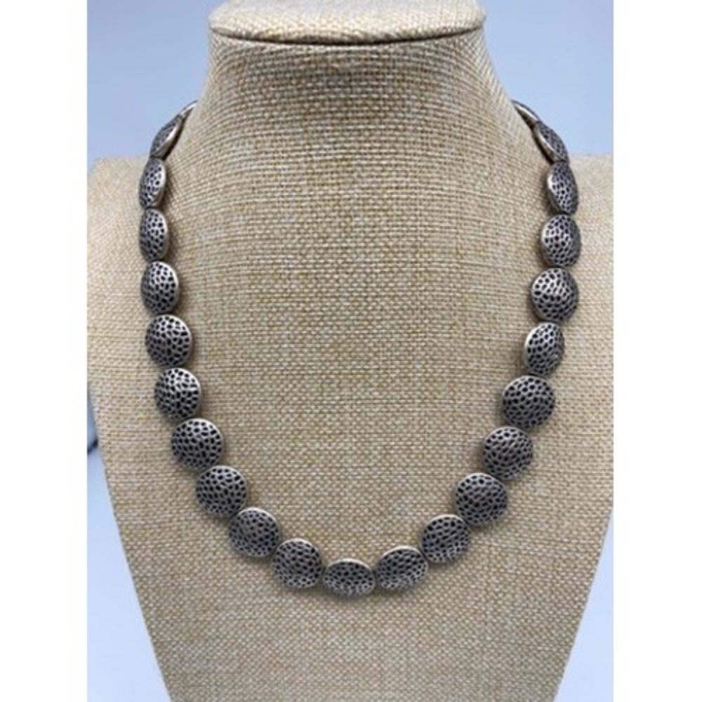 Silver Tone Honeycomb Textured Disc Collar Necklace Magnetic Clasp Statement‎